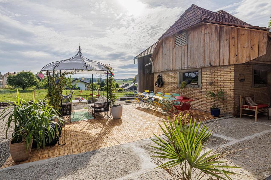 Uelis-Stoeckli-Gaestezimmer Auf Bauernhof Mit Billiard Und Alpakatrekking Meikirch Ngoại thất bức ảnh